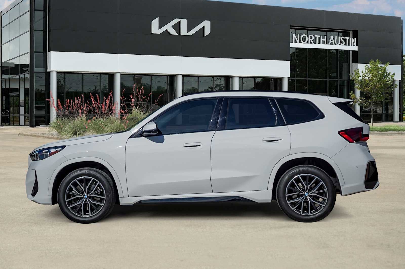 Used 2024 BMW X1 xDrive28i w/ Technology Package image 6