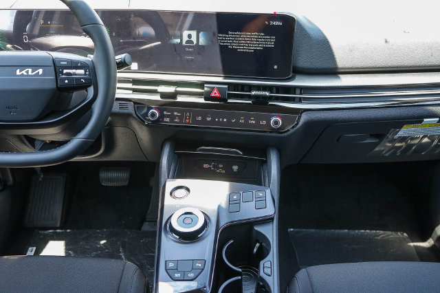 New 2027 Kia Sportage LX FWD image 6