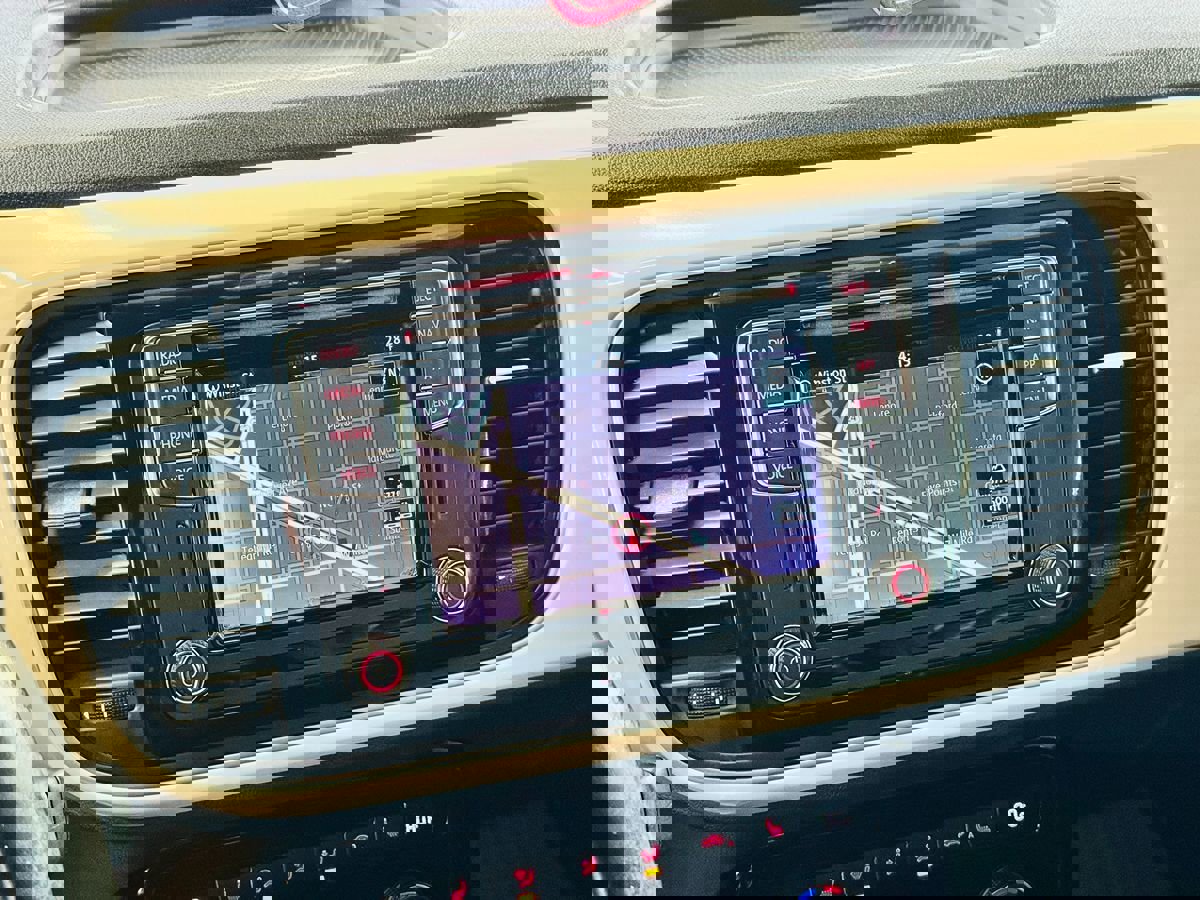 Used 2019 Volkswagen Beetle S image 39