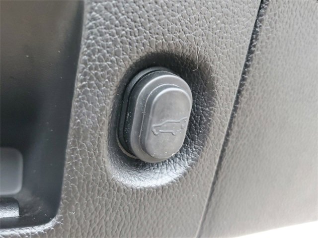 Used 2020 Cadillac Escalade Luxury image 32