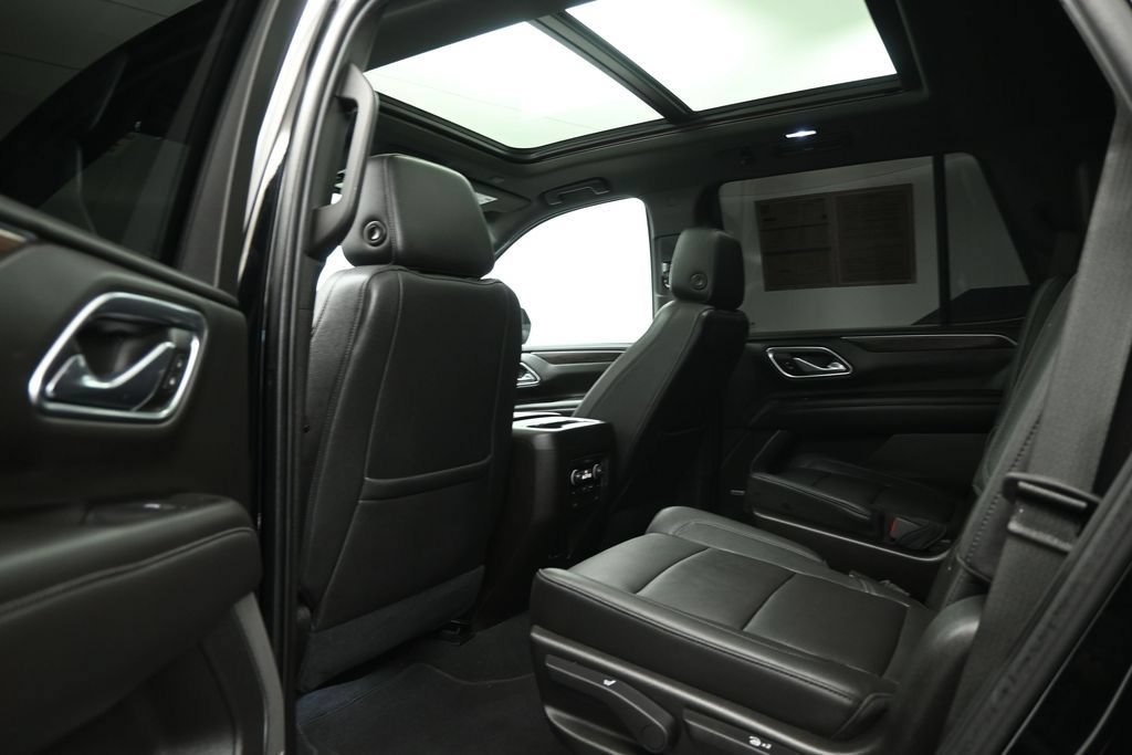 Used 2021 Chevrolet Tahoe Z71 w/ Z71 Off-Road Package AWD/4WD image 18