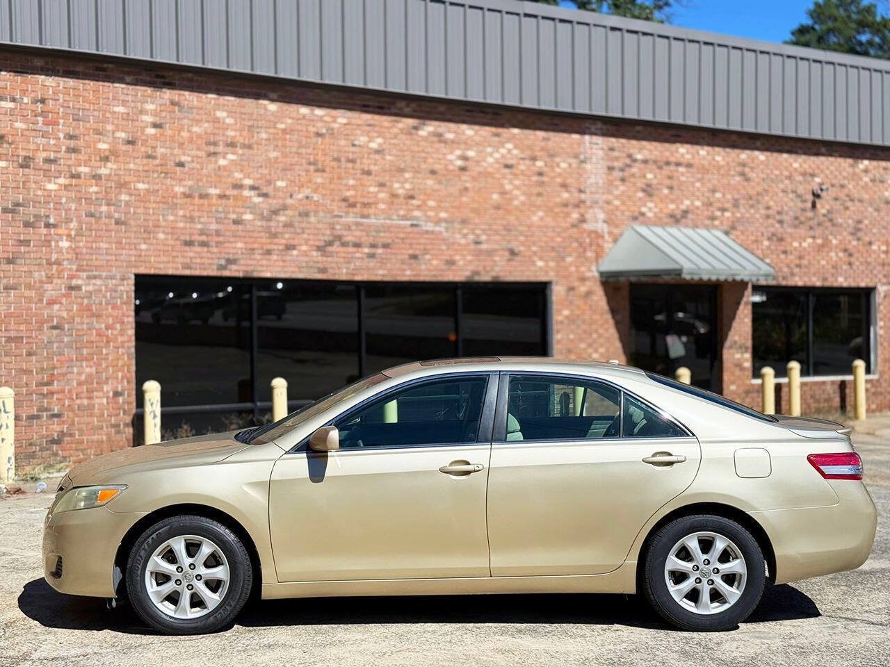 Used 2011 Toyota Camry LE w/ LE Extra-Value Pkg FWD image 8