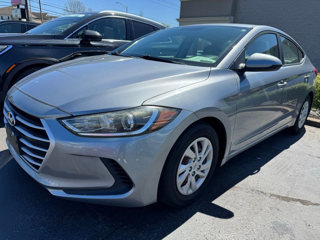 Used 2017 Hyundai Elantra SE image 1
