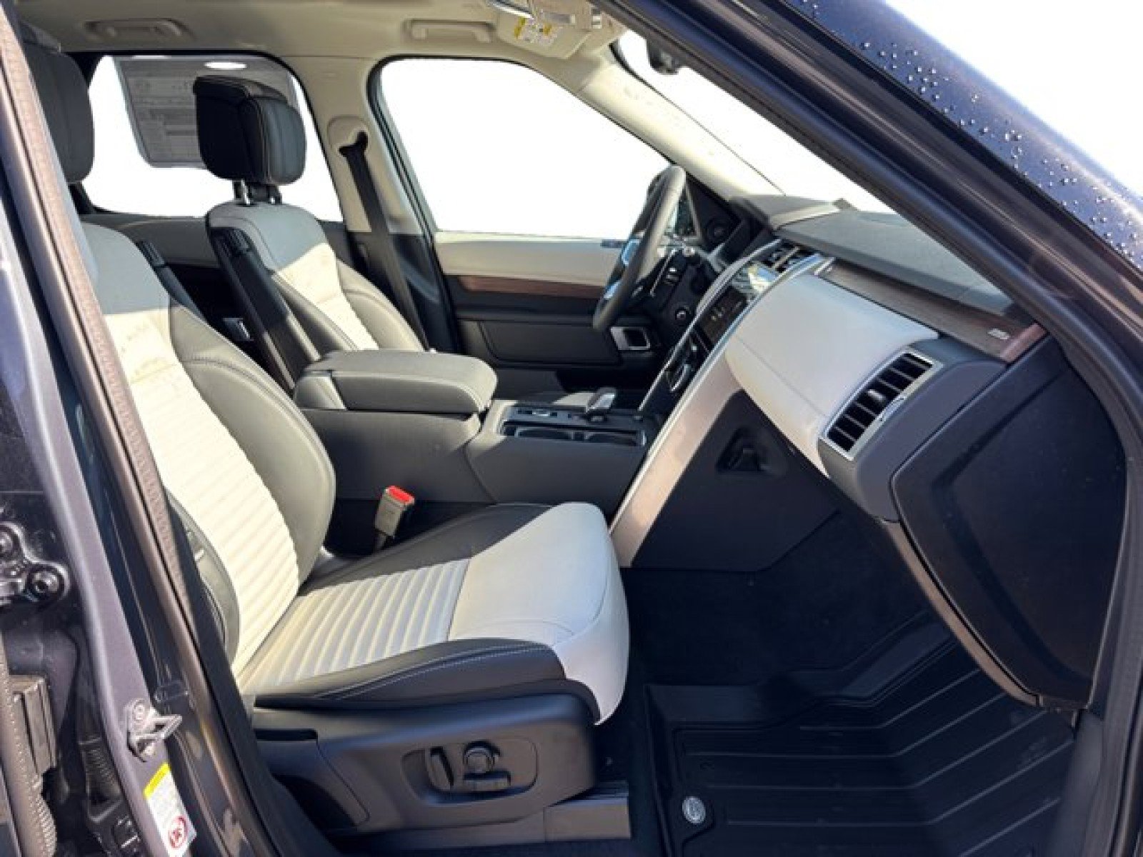 New 2025 Land Rover Discovery Dynamic SE image 20