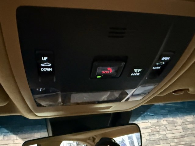 Used 2025 Lexus ES 300h w/ Premium Package image 28