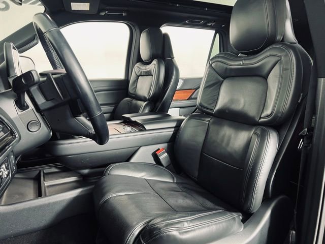 Used 2023 Lincoln Navigator Reserve w/ Equipment Group 201A AWD/4WD image 9