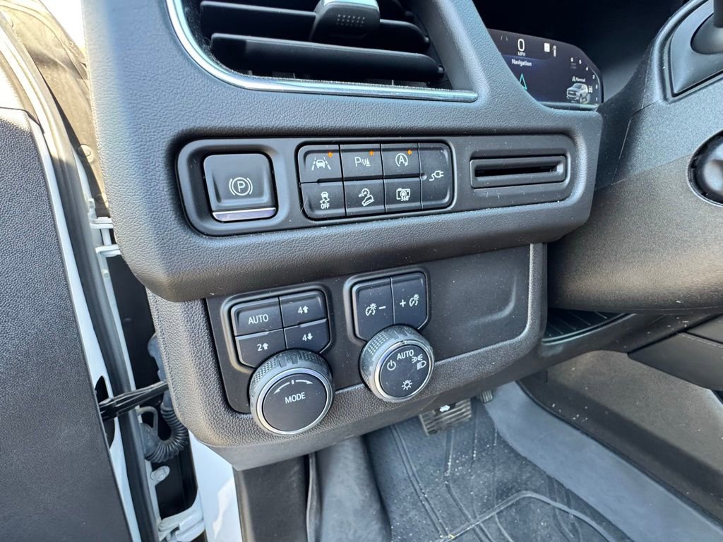 Used 2022 Chevrolet Tahoe Z71 w/ Luxury Package AWD/4WD image 14