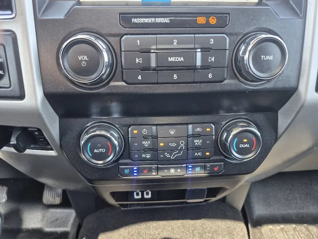 Used 2019 Ford F350 Lariat w/ Camper Package AWD/4WD image 30