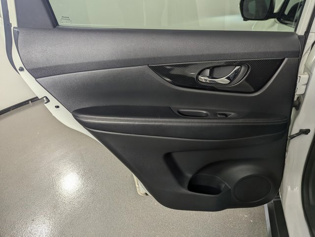 Used 2017 Nissan Rogue SL w/ SL Premium Package image 15