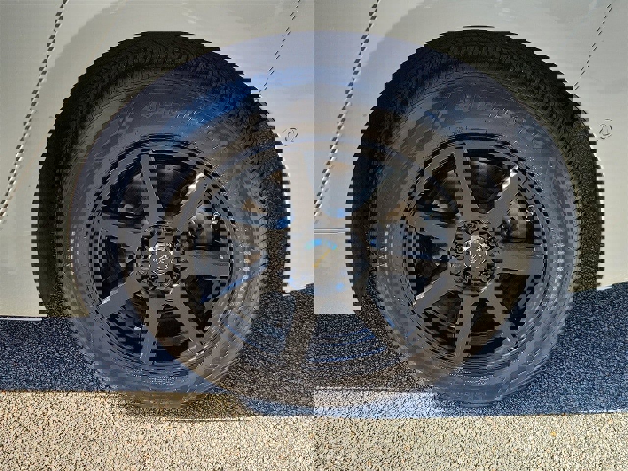 Used 2020 Toyota Prius LE w/ Carpet Mat Package image 5