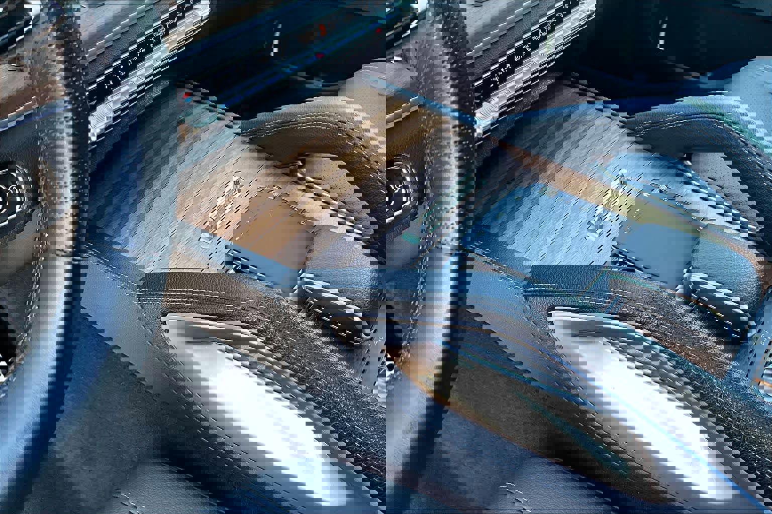 Used 2025 Mercedes-Benz GLS 450 4MATIC image 16