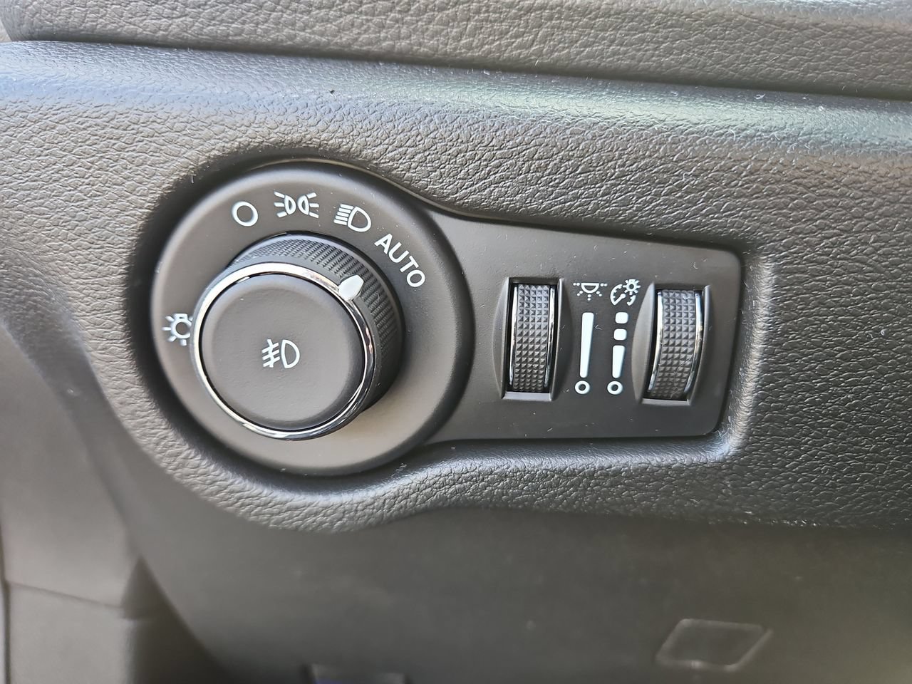 New 2026 Chrysler Pacifica Select w/ S Appearance Package FWD image 31
