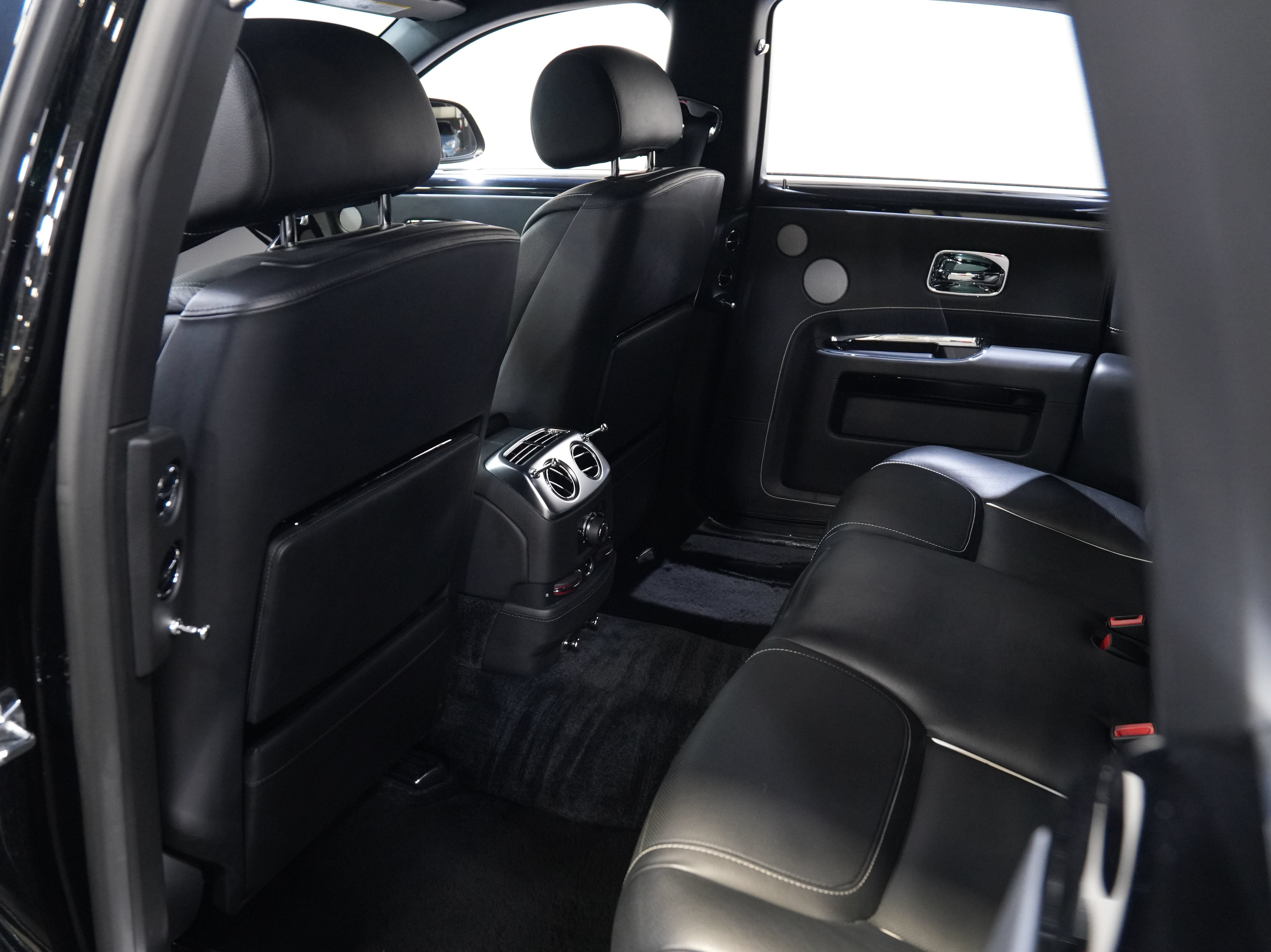 Used 2020 Rolls-Royce Ghost RWD image 38