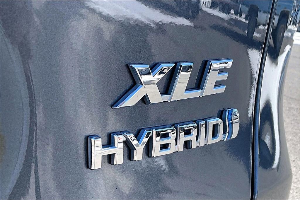 Used 2022 Toyota RAV4 XLE w/ Convenience Package image 8