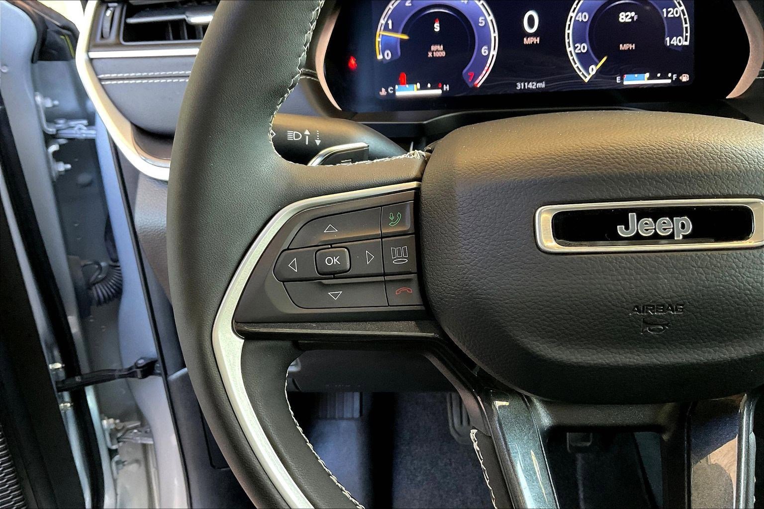 Used 2023 Jeep Grand Cherokee L Laredo AWD/4WD image 11
