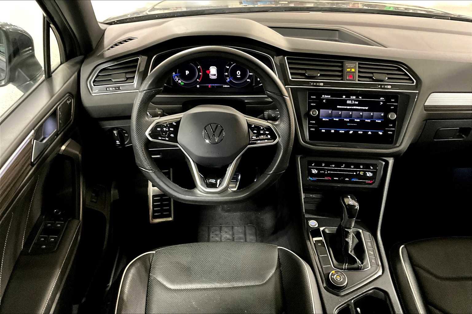 Used 2022 Volkswagen Tiguan SEL R-Line image 5