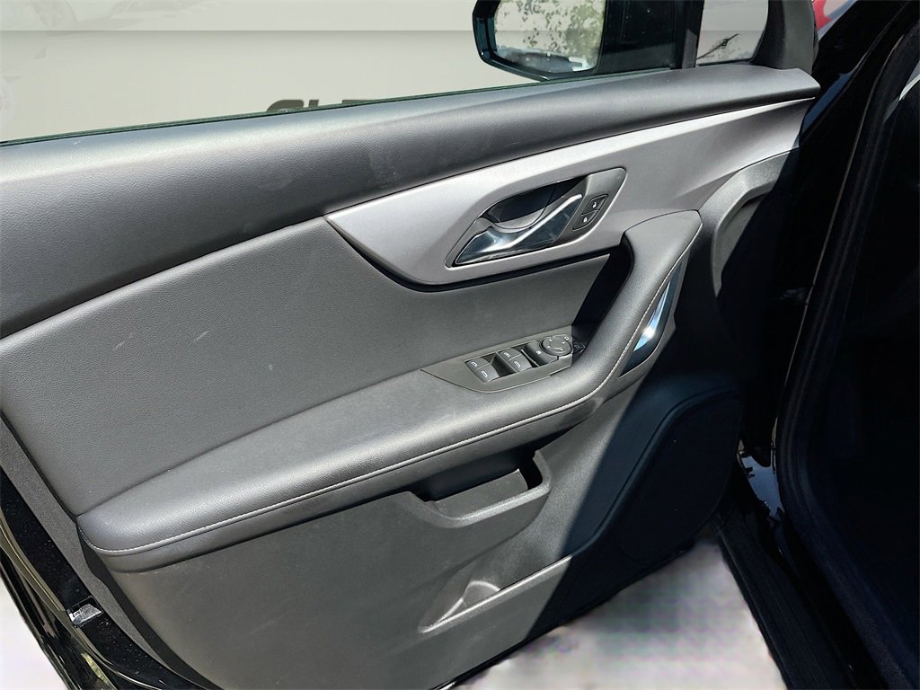 Used 2025 Chevrolet Blazer LT image 17