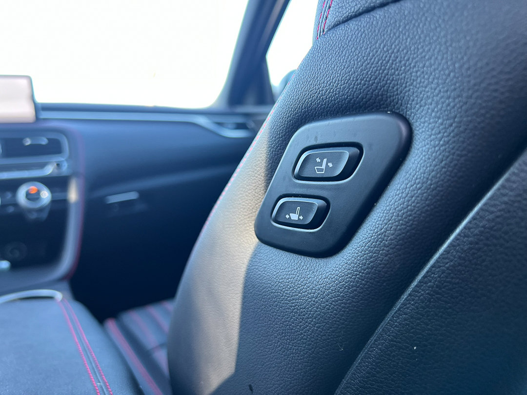 Used 2023 Genesis G70 2.0T w/ Sport Prestige Package image 28