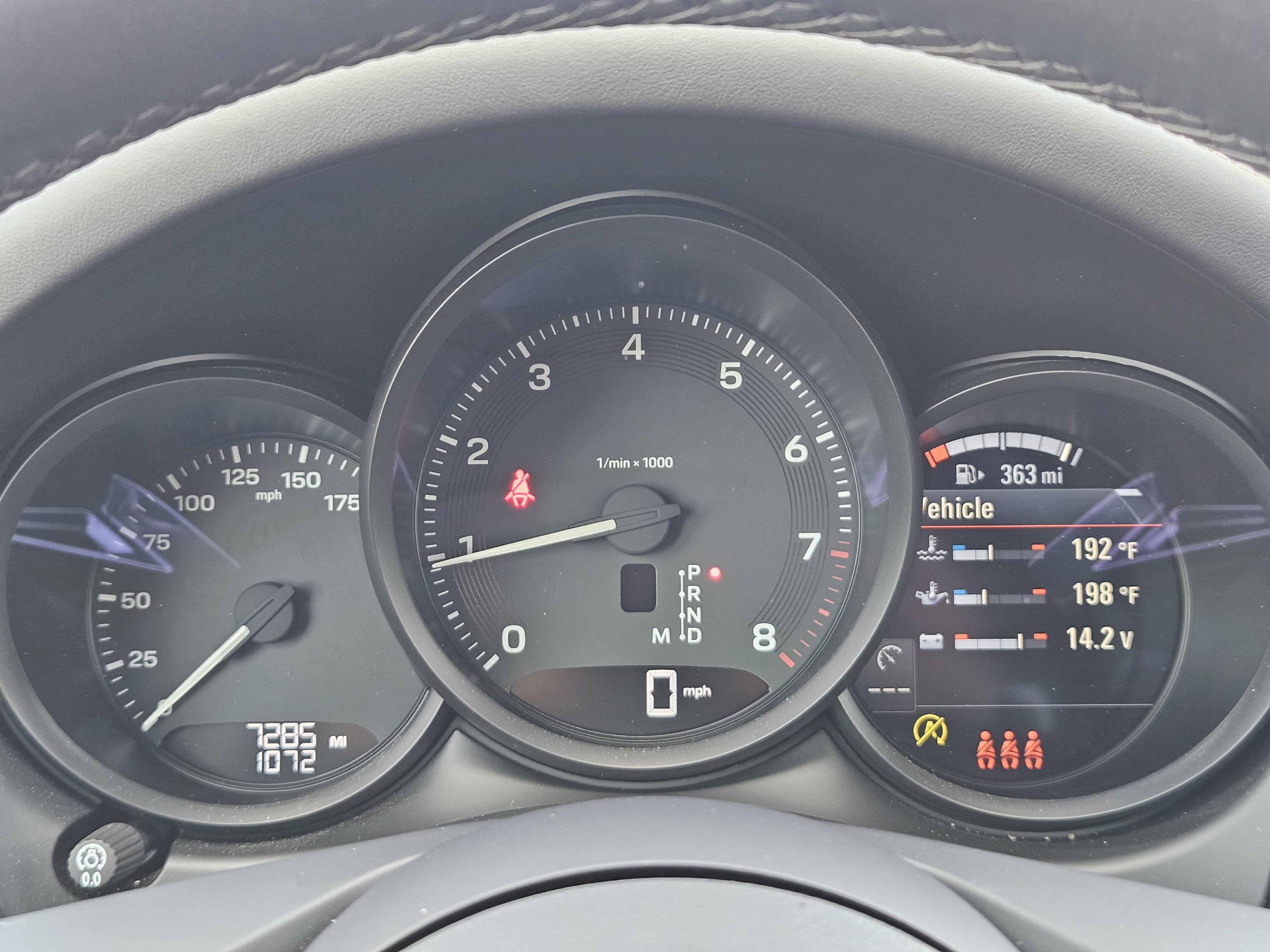 Certified 2025 Porsche Macan AWD/4WD image 16