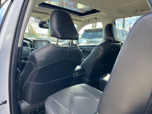 Used 2021 Toyota Highlander XLE image 9