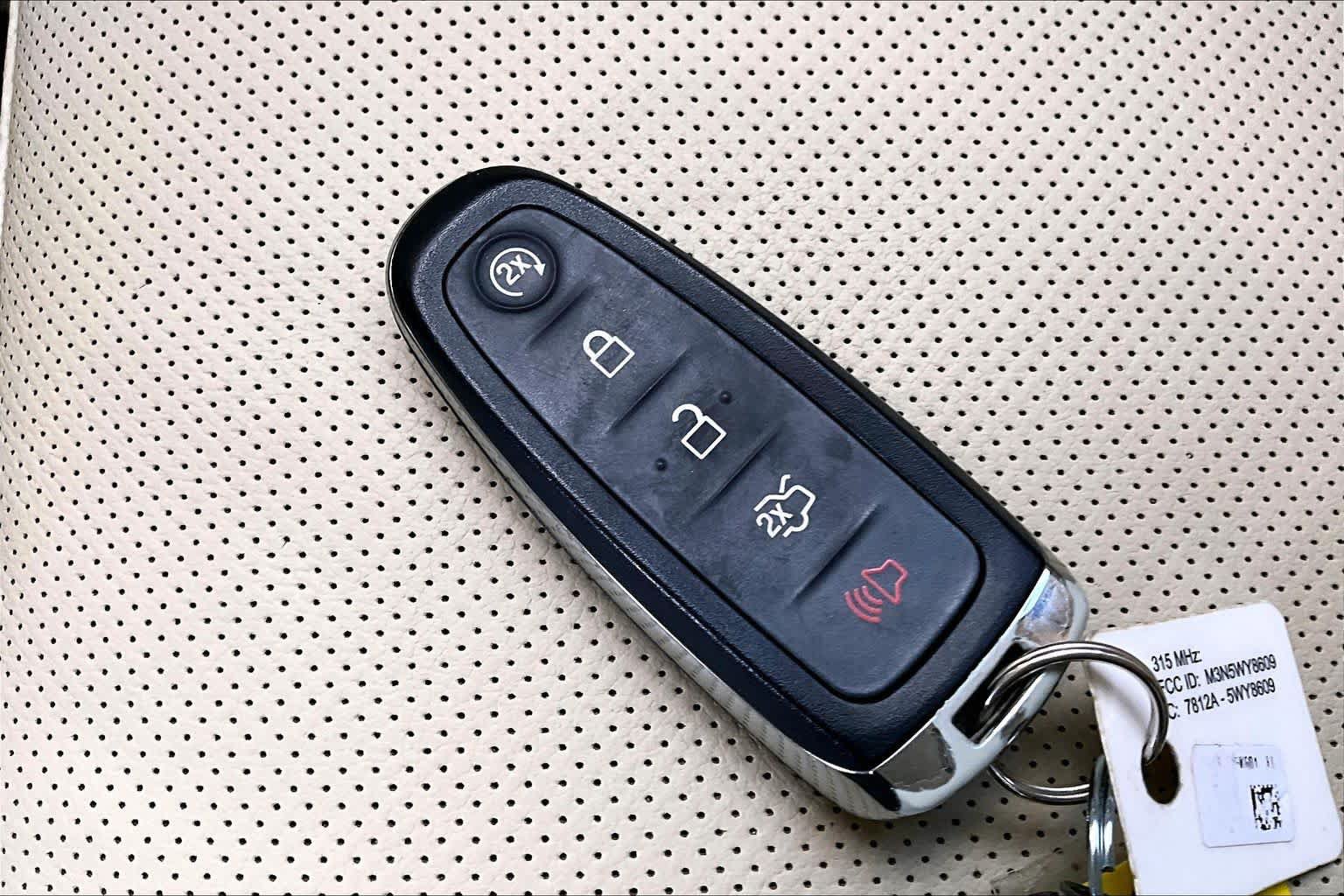 Used 2018 Lincoln MKT AWD image 15