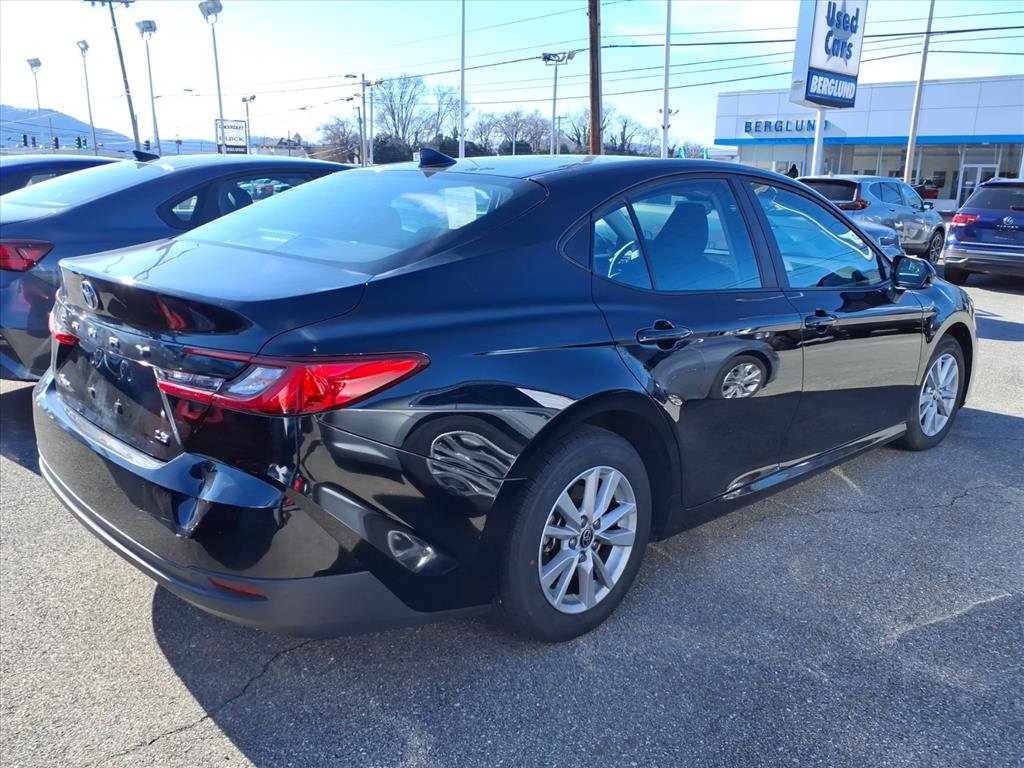 Used 2025 Toyota Camry LE image 4