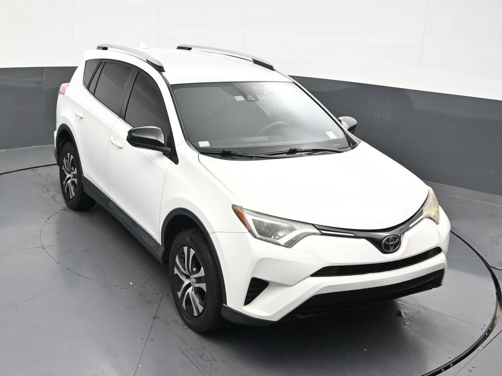 Used 2018 Toyota RAV4 LE FWD image 21