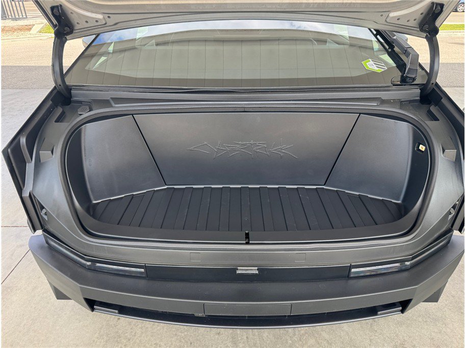 Used 2024 Tesla Cybertruck AWD Crew Cab image 17