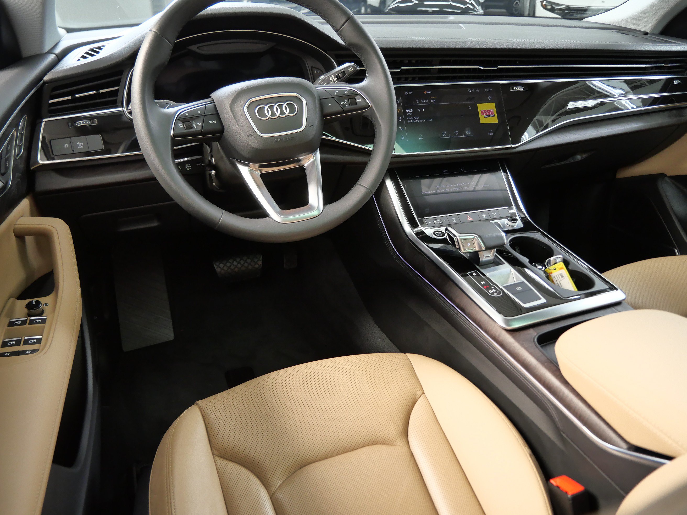 Used 2023 Audi Q8 Premium Plus w/ Premium Plus Package AWD/4WD image 2