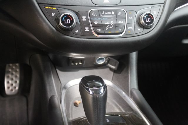 Used 2016 Chevrolet Malibu Premier FWD image 18