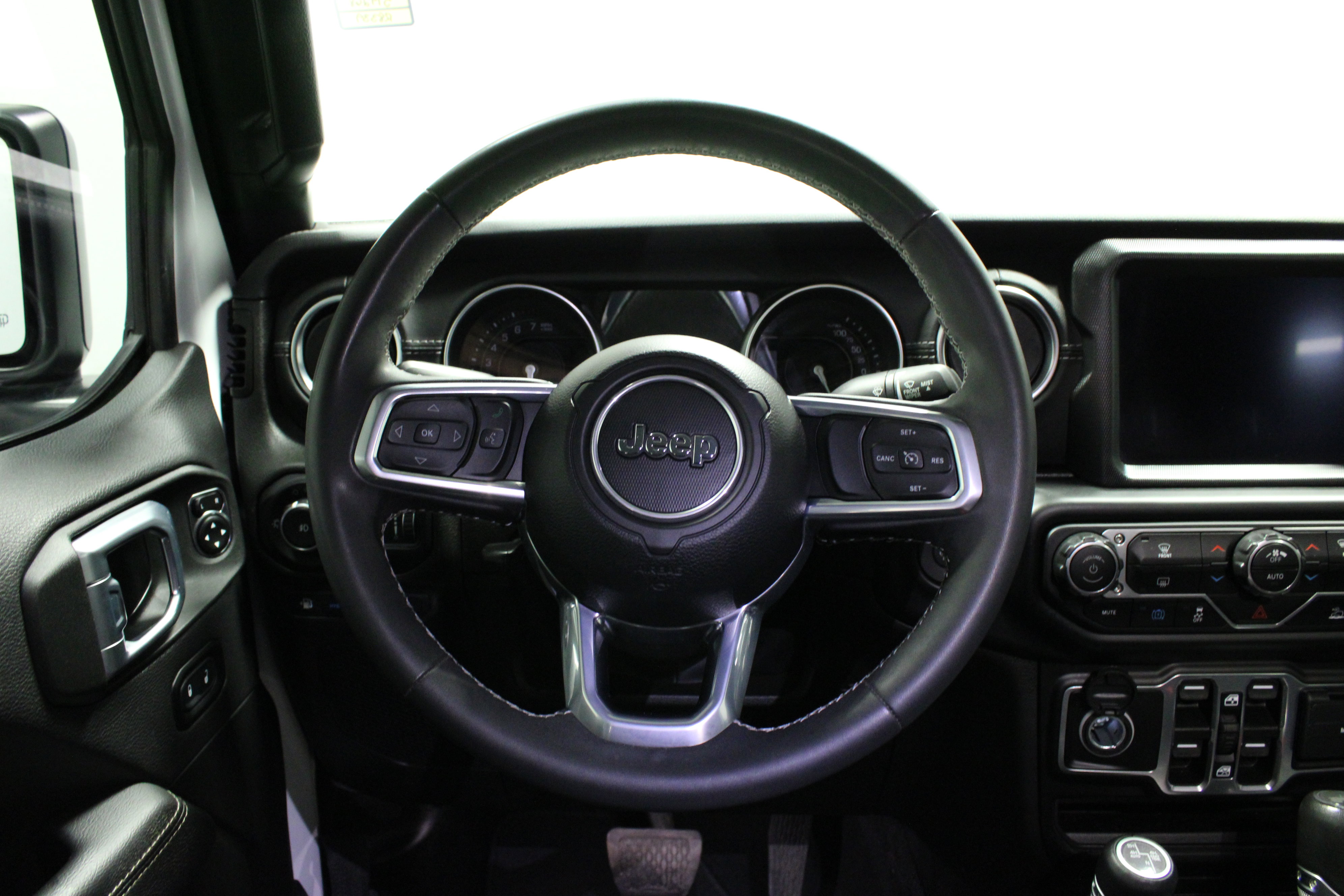 Used 2023 Jeep Wrangler Sahara image 21