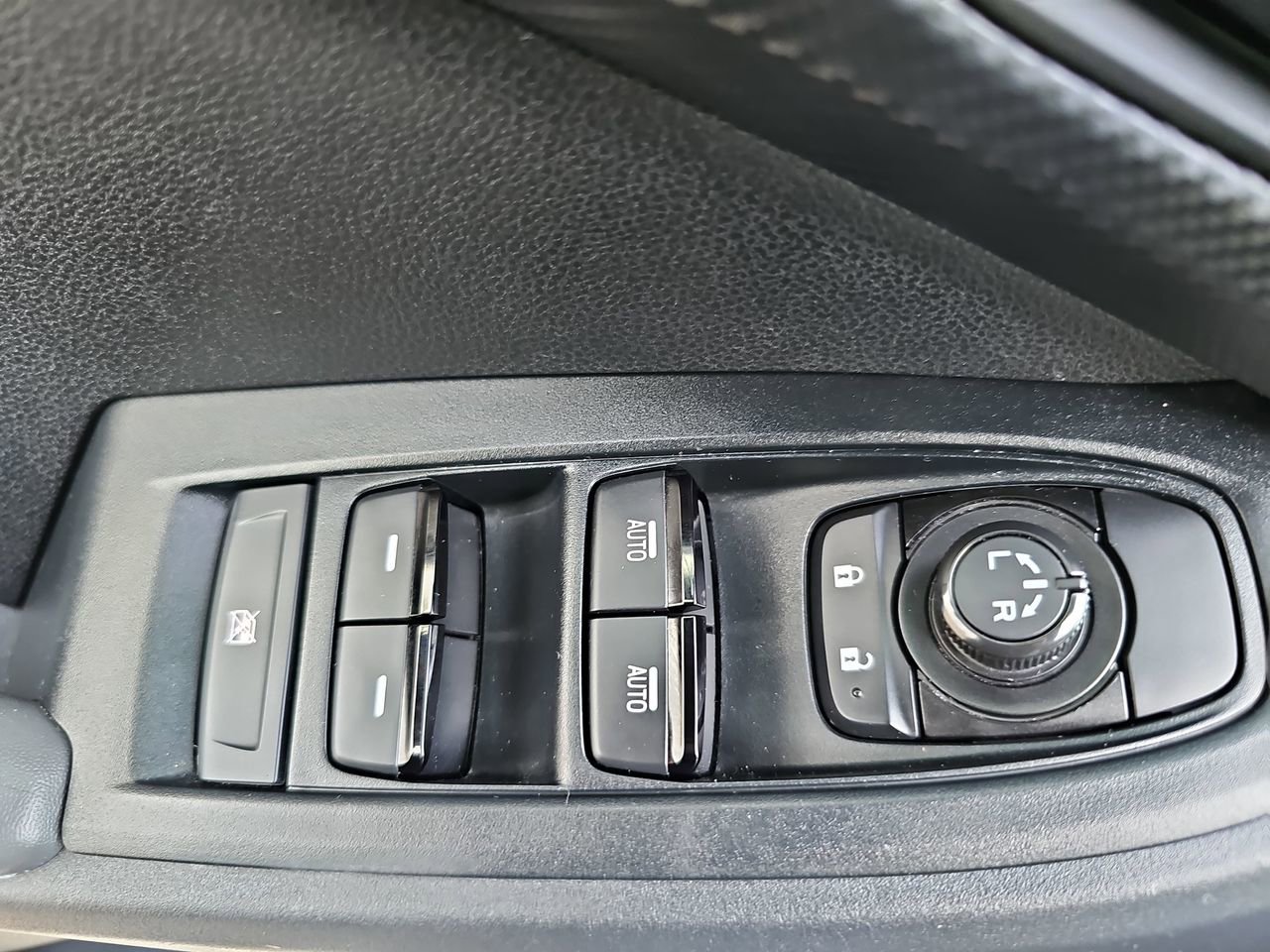 Certified 2024 Subaru Crosstrek 2.0i Premium image 32