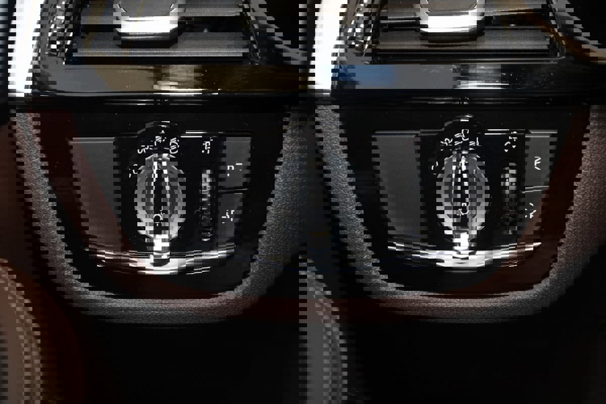 Used 2023 BMW M550i xDrive image 39