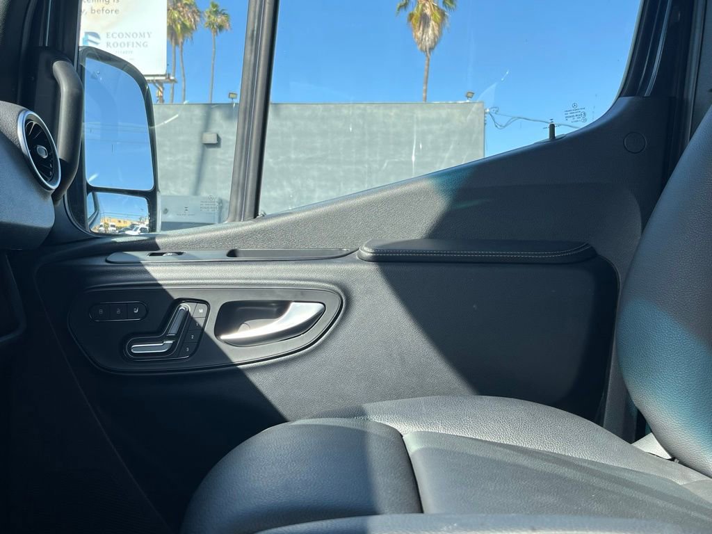 Used 2024 Mercedes-Benz Sprinter 2500 image 18