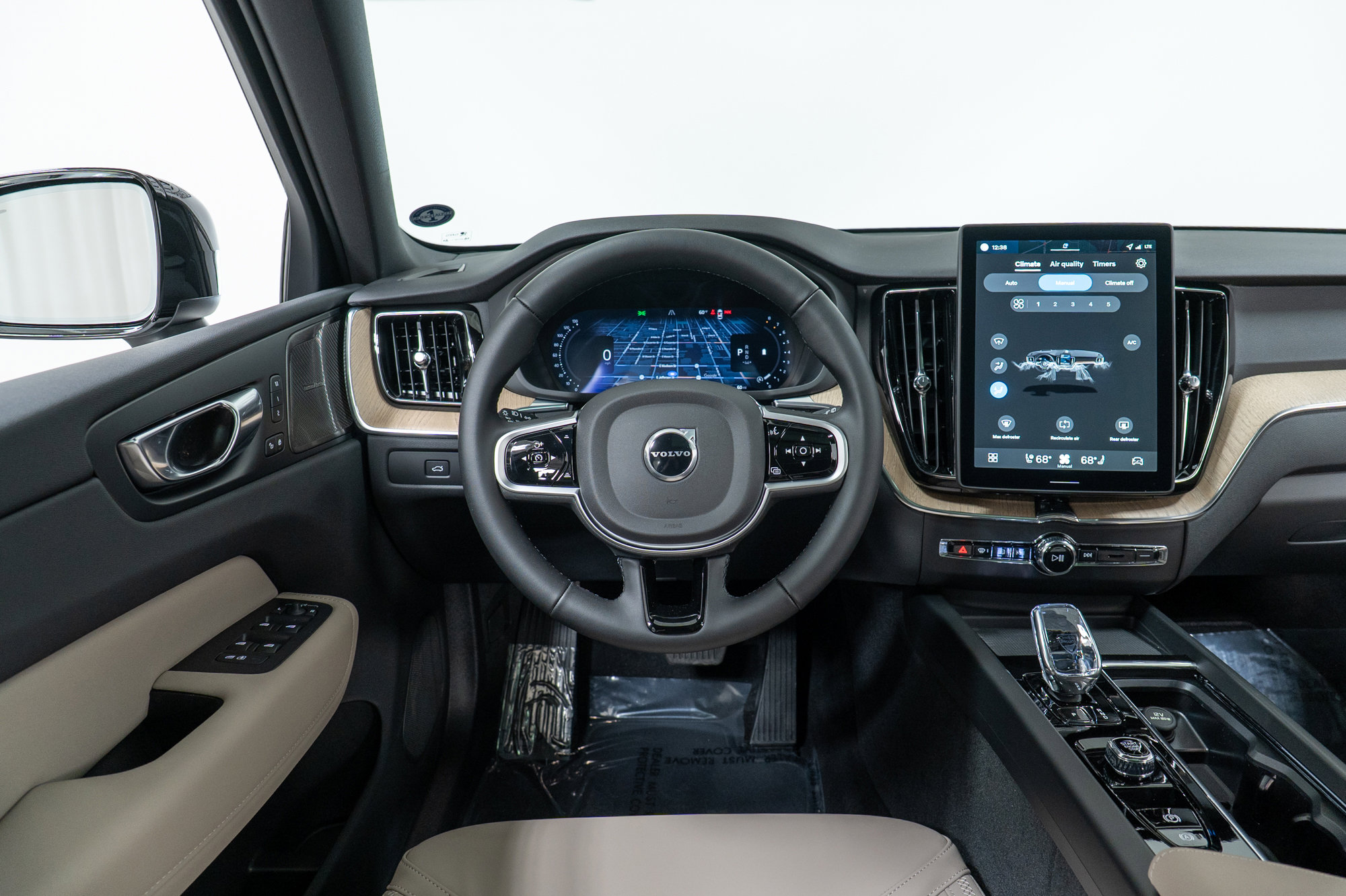 New 2026 Volvo XC60 B5 Plus w/ Climate Package image 17