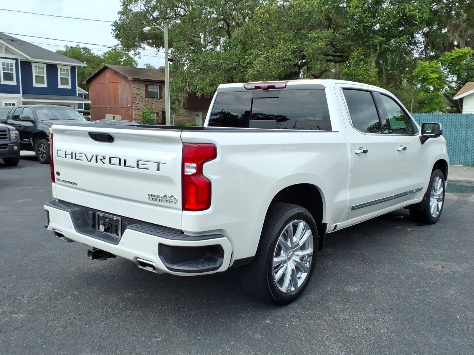 Used 2024 Chevrolet Silverado 1500 High Country w/ Technology Package AWD/4WD image 5