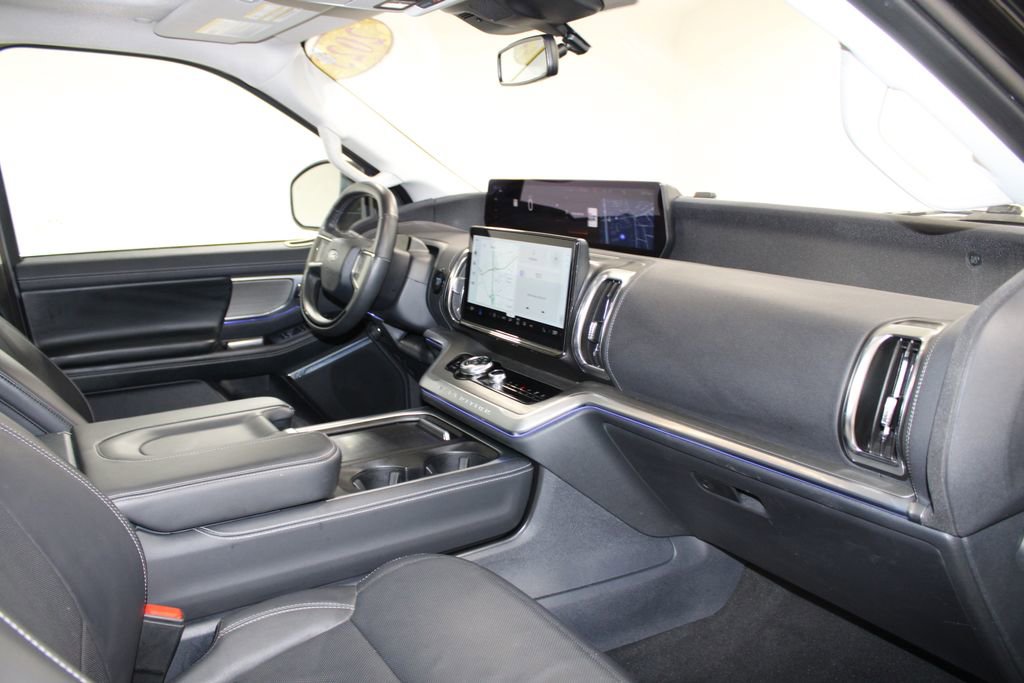 Used 2025 Ford Expedition Platinum image 33