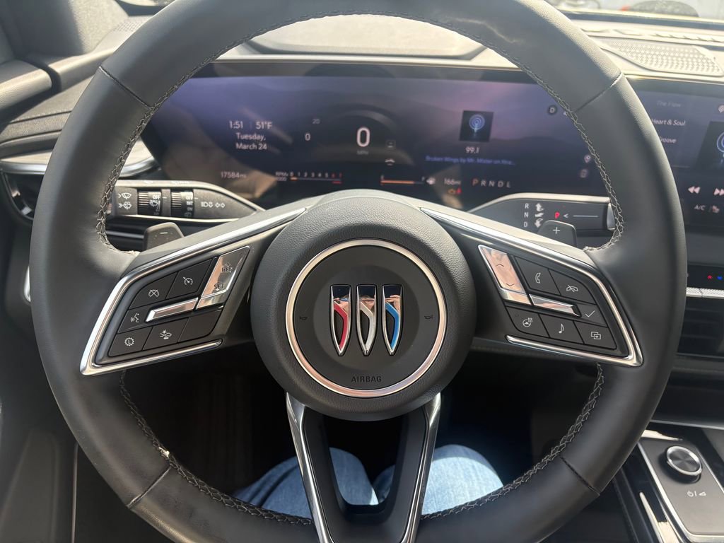 Used 2025 Buick Enclave Preferred image 9