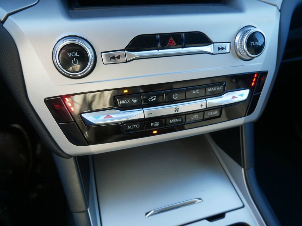 Certified 2022 Ford Explorer XLT w/ Class IV Trailer Tow Package image 24