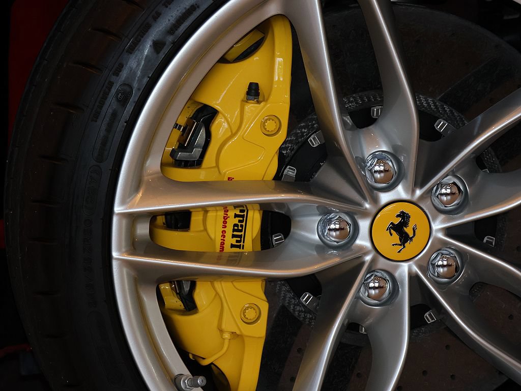 Certified 2019 Ferrari 488 Spider RWD image 11