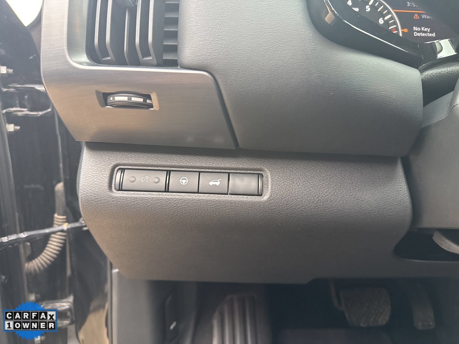Used 2025 Nissan Pathfinder SL AWD/4WD image 14