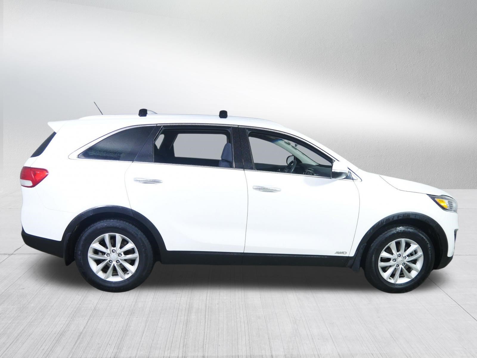 Used 2017 Kia Sorento AWD image 8
