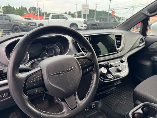 Used 2021 Chrysler Pacifica Touring w/ S Appearance Package FWD image 31
