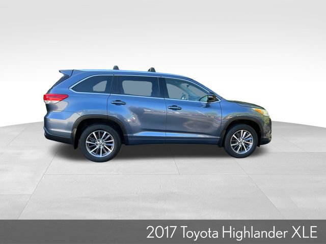Used 2017 Toyota Highlander XLE AWD/4WD image 5