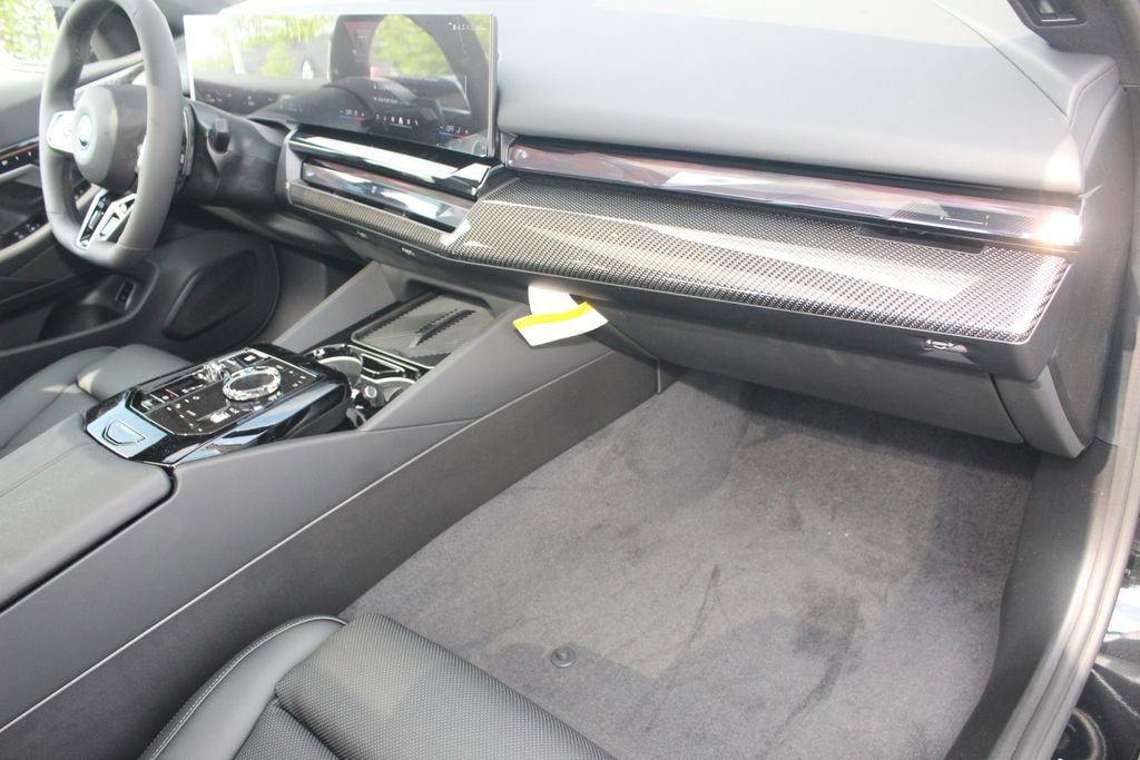 New 2027 BMW 550e xDrive AWD/4WD image 23