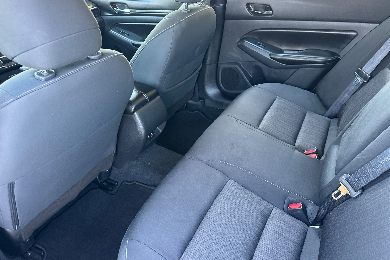 Used 2025 Nissan Altima 2.5 SV FWD image 12
