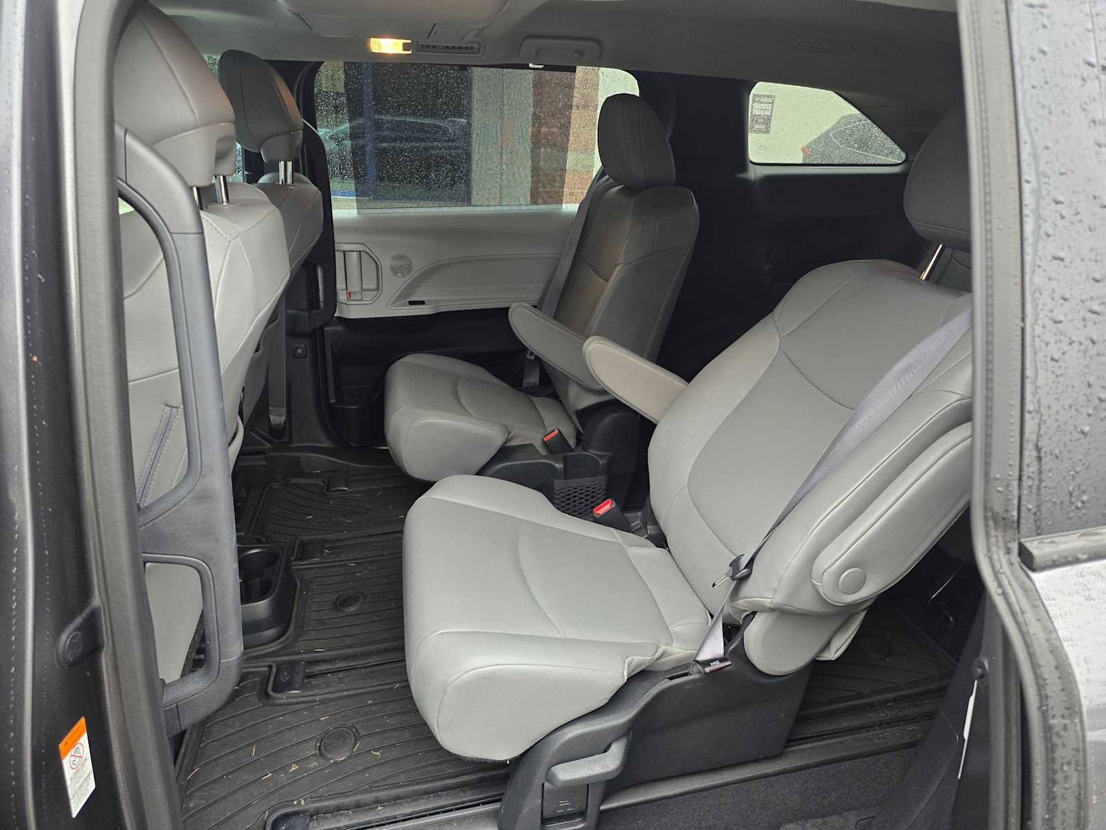 Used 2025 Toyota Sienna XLE image 17