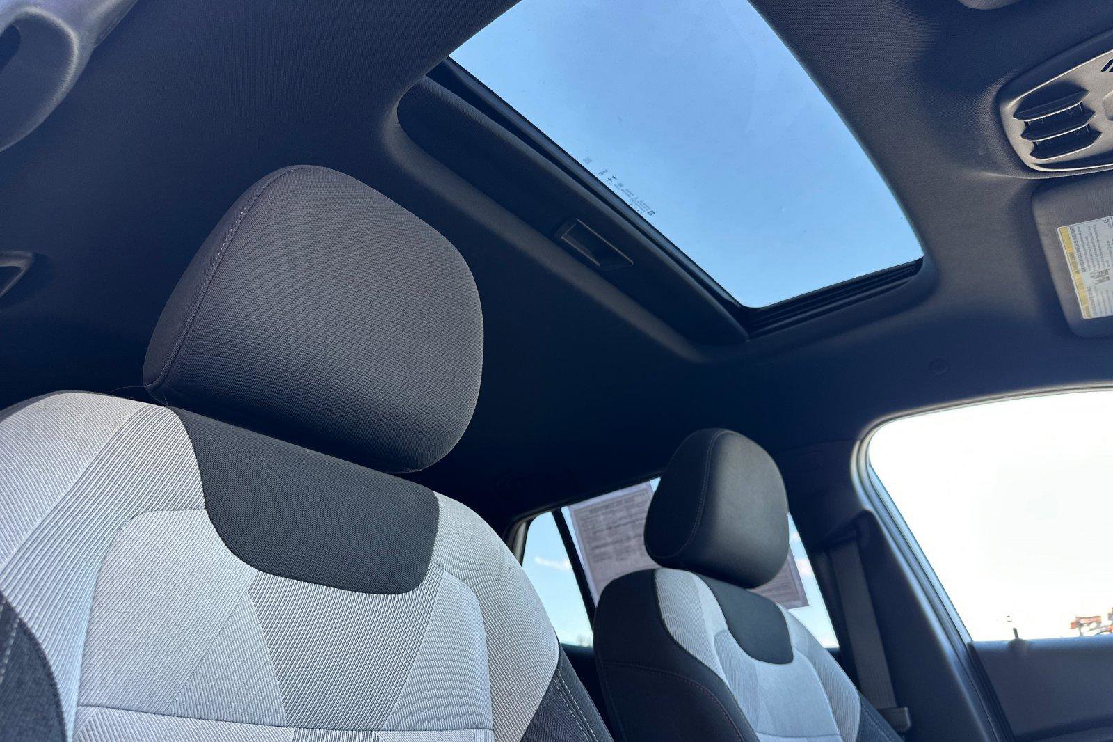 Used 2024 Chevrolet Trax RS w/ Sunroof Package image 20