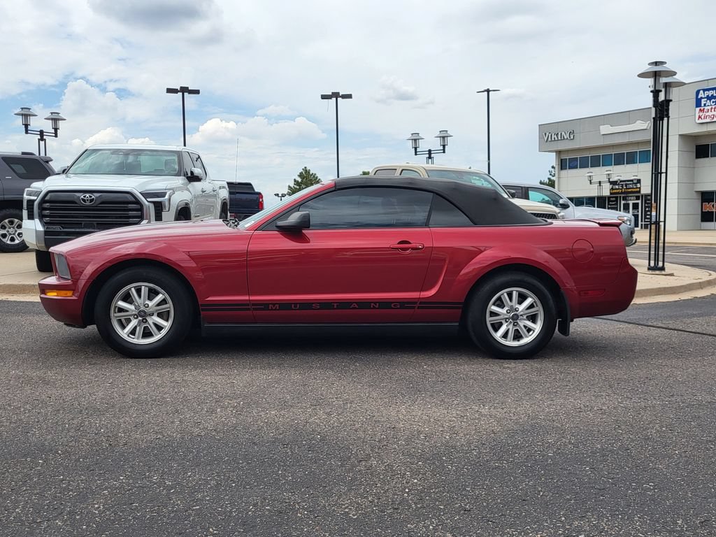 Used 2007 Ford Mustang Convertible RWD image 7