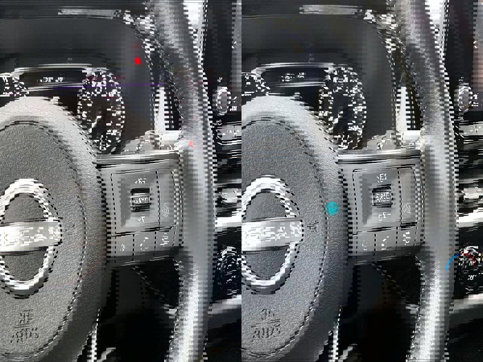 Certified 2024 Nissan Pathfinder SV image 24